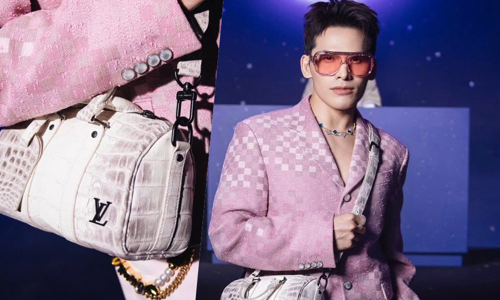 Quoc Thien wears an expensive bag. Photo: Character.