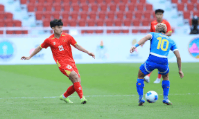 Vietnam Sub-22 se enfrenta a Filipinas Sub-22 en las semifinales de los SEA Games 33. Foto: Minh Dan