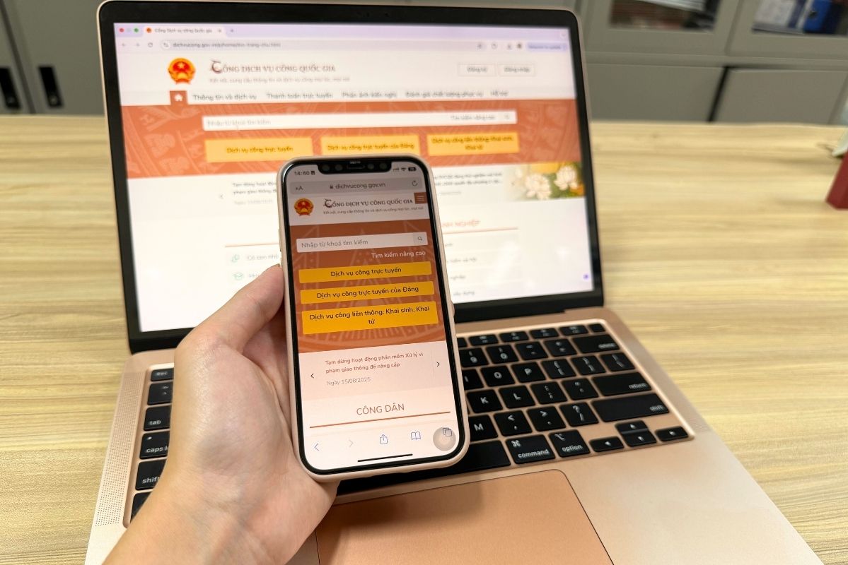 32 full-process online public services have been officially launched, shortening processing time and reducing costs for businesses and people. Photo: Thanh Binh
