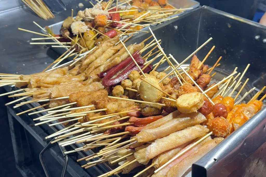 Mon an “khoai khau” cua hoc sinh cung phan che bien nhanh gon voi lop dau den can. Anh: Thuy Hien