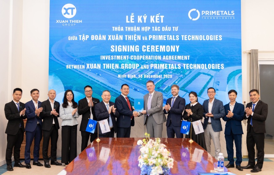 Xuan Thien 그룹과 Primetals Technologies 간의 투자 협력 계약 체결식이 2025년 12월 15일 Ninh Binh에서 열렸습니다. 사진: DNCC