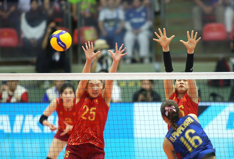 The Vietnam women's volleyball team will meet Thailand in the final of the 33rd SEA Games. Photo: Minh Dan