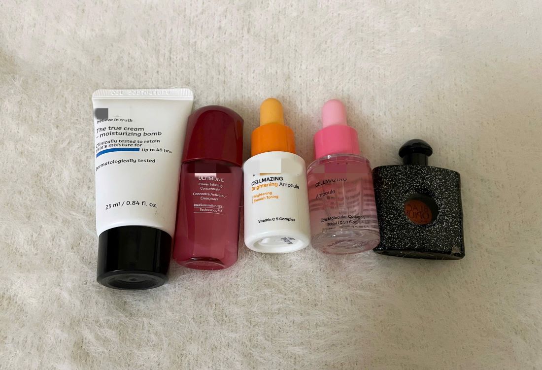 With compact capacity, cosmetics, mini size leather care products bring many benefits to users. Photo: Mai Huong