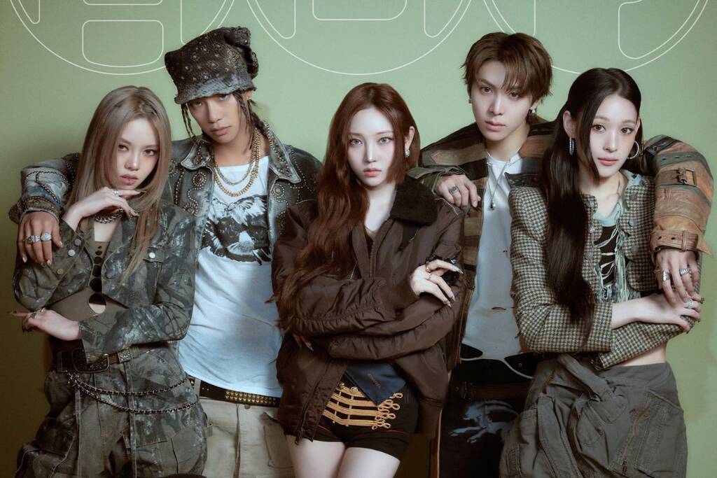 Nhom nhac hon hop nam nu Allday Project. Anh: Nha san xuat