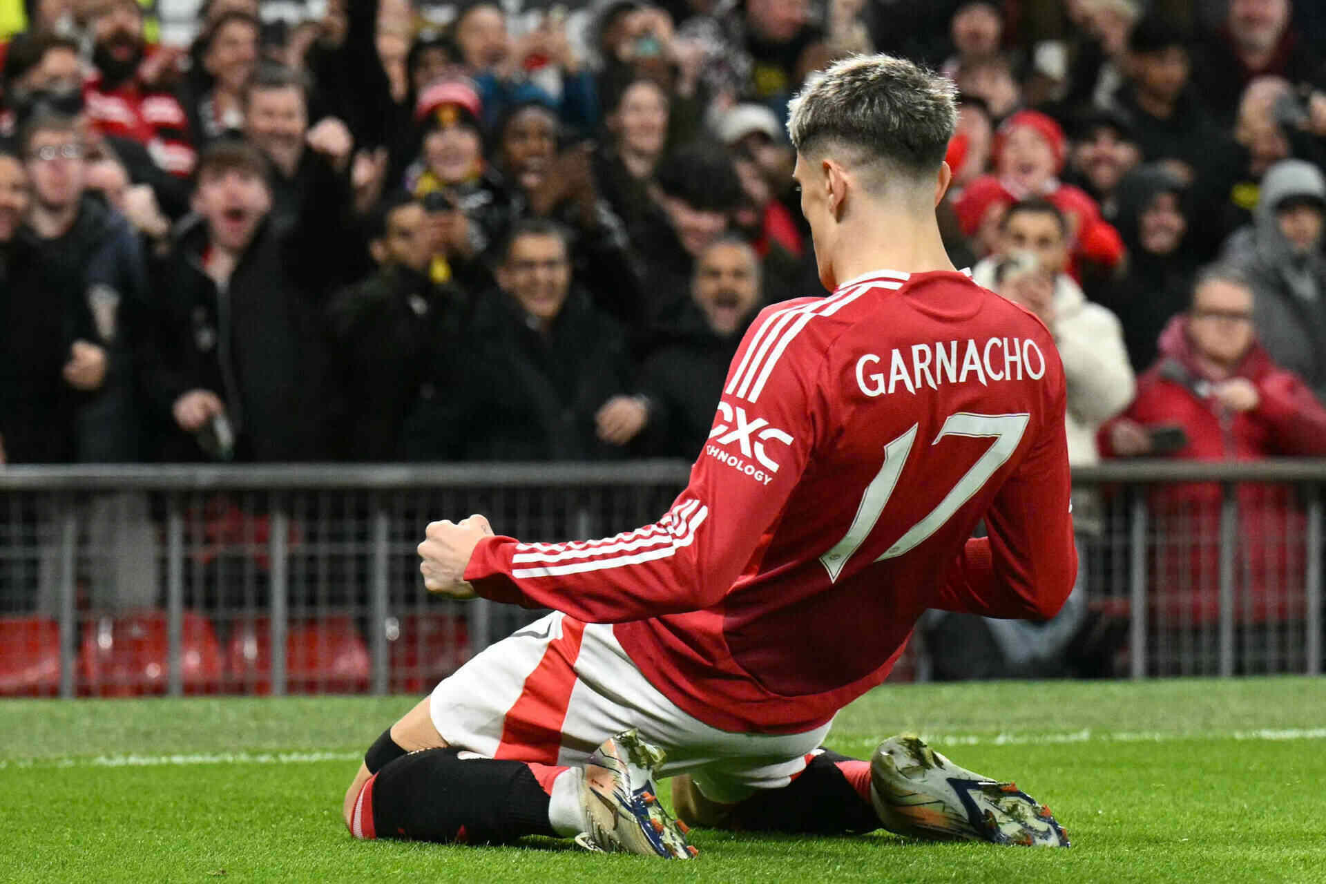 Garnacho da cho thay su dung dan du van con nhieu tiec nuoi voi co dong vien Man United khi anh dut ao ra di. Anh: AFP