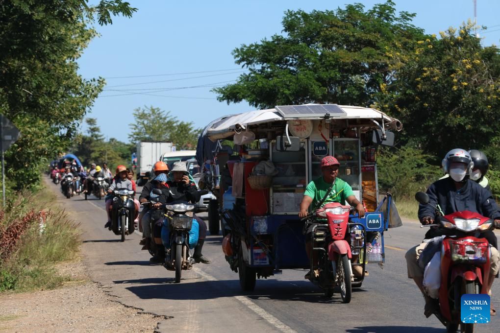People leave Srei Snam district, Siem Reap province, Cambodia, on December 15, 2025. Photo: Xinhua
