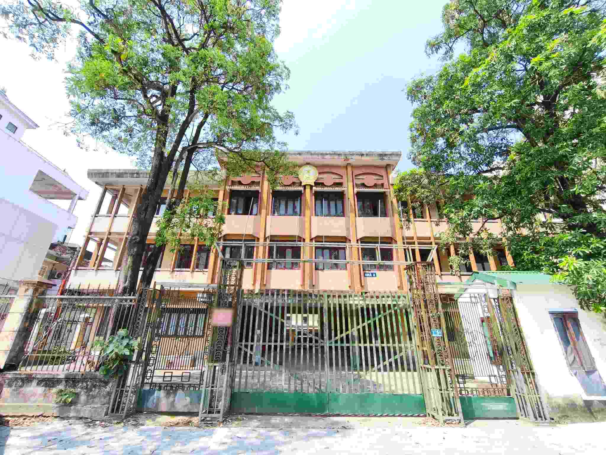 The old headquarters of a state agency is abandoned after the arrangement of administrative agencies and units in Nghe An. Photo: Quang Dai