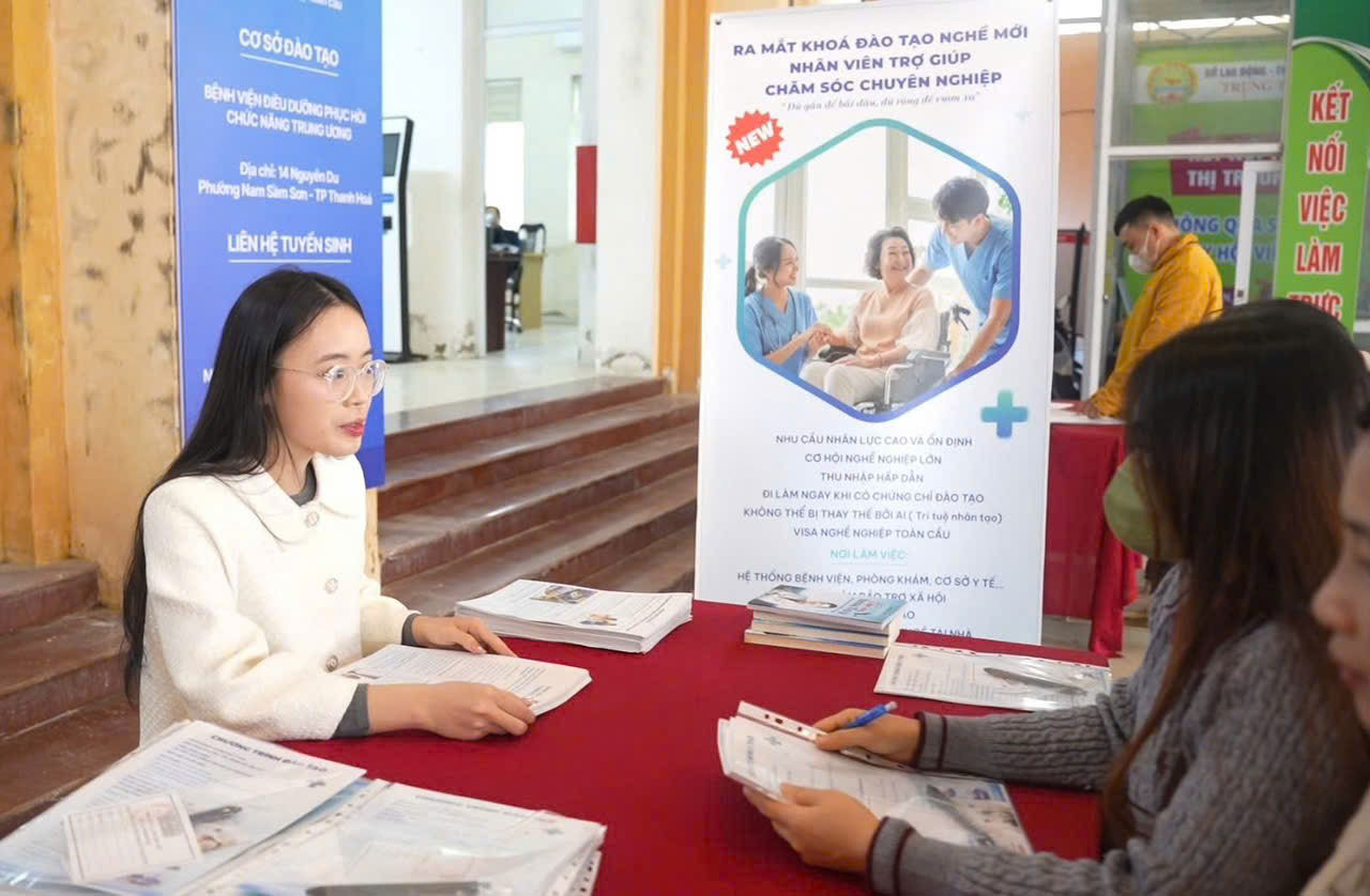 Nguoi lao dong quan tam dang ky khoa hoc.