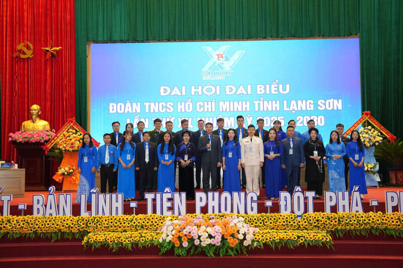 Tai ky hop thu nhat, Ban chap hanh Tinh Doan Lang Son thong nhat bau ong Doan Thanh Cong giu chuc Bi thu, ba Vi Thi Yen Quynh giu chuc Pho Bi thu, Chu nhiem UBKT Tinh Doan. Anh: Quoc Nam