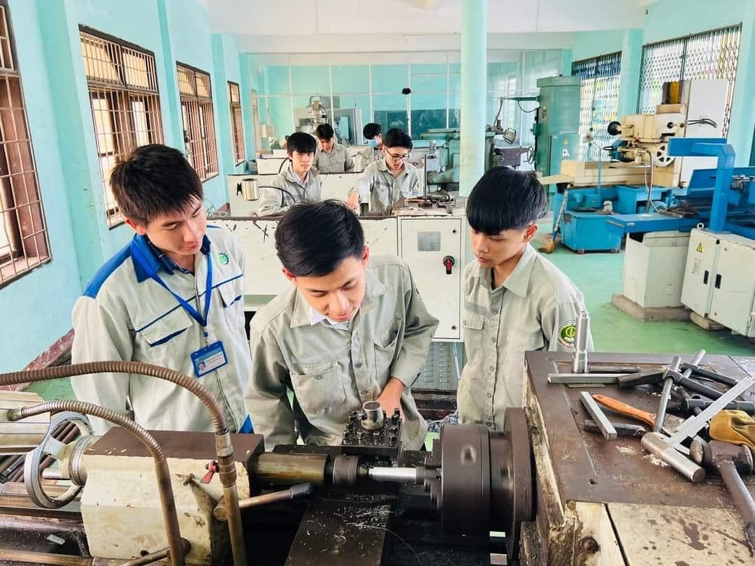 Vocational training at Quang Ngai Mechanical College. Photo: Quang Ngai Mechanical Trade Union