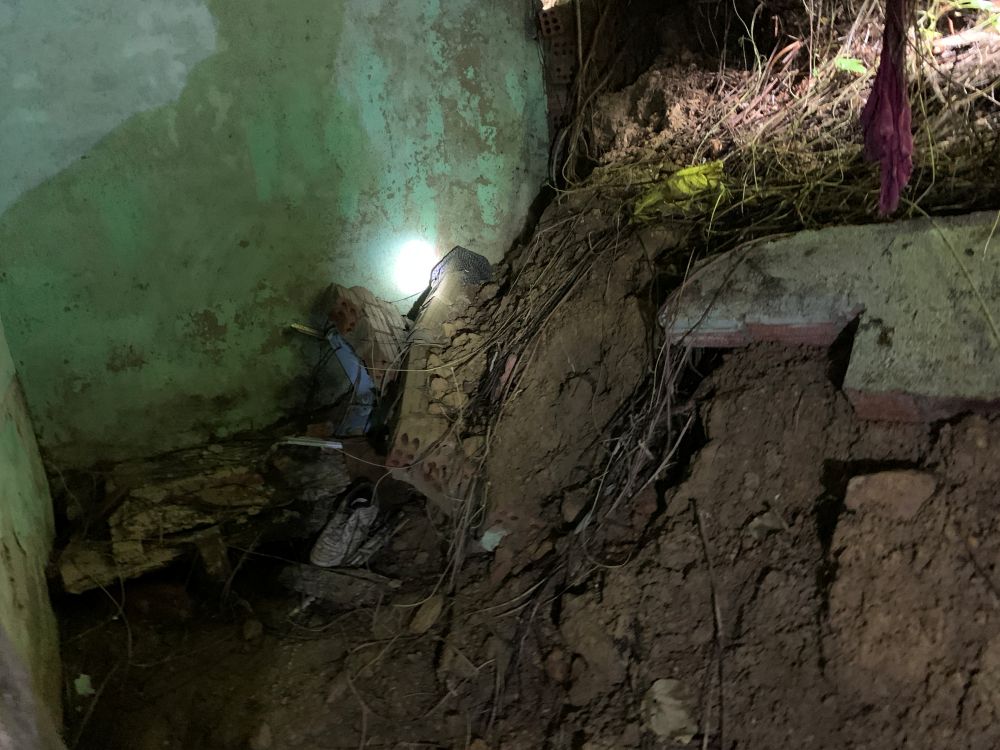 Landslides threaten, Da Nang residents hope to be evacuated soon. Photo: Thanh Huyen