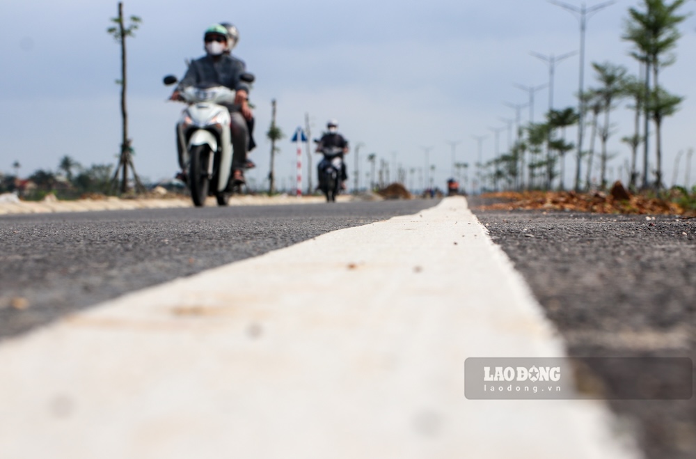 Du chua hoan thien toan bo cac hang muc, nhieu nguoi dan da luu thong tren tuyen duong.