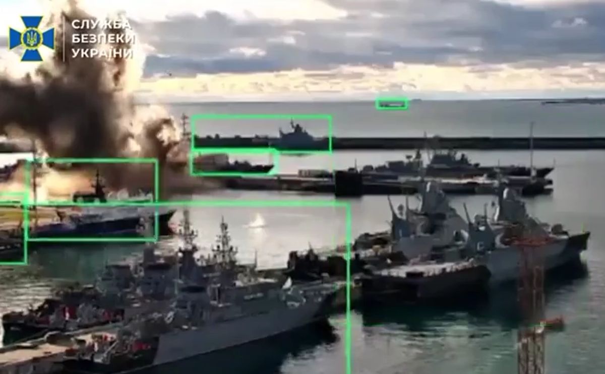 Ukraine released a video claiming to have sunk a Russian submersible. Photo cut from SBU's clip