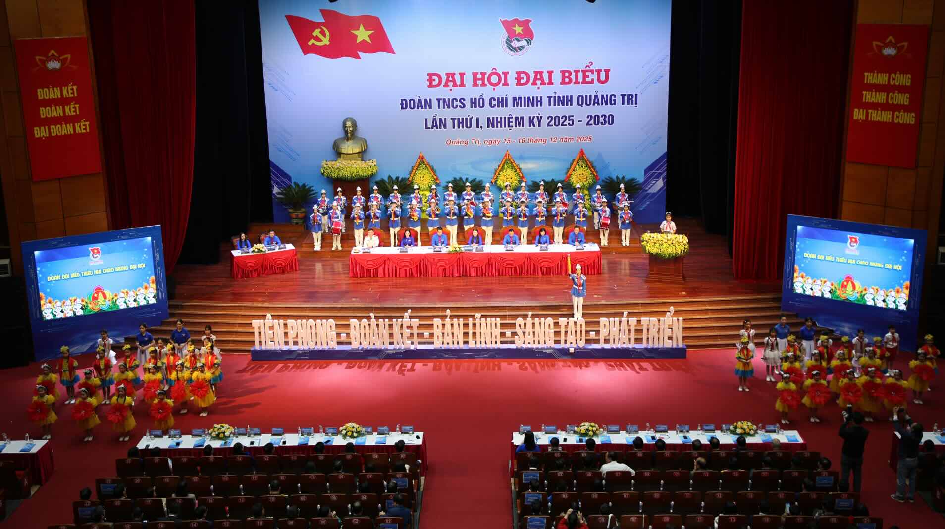 Toan canh Dai hoi. Anh: Cong Sang