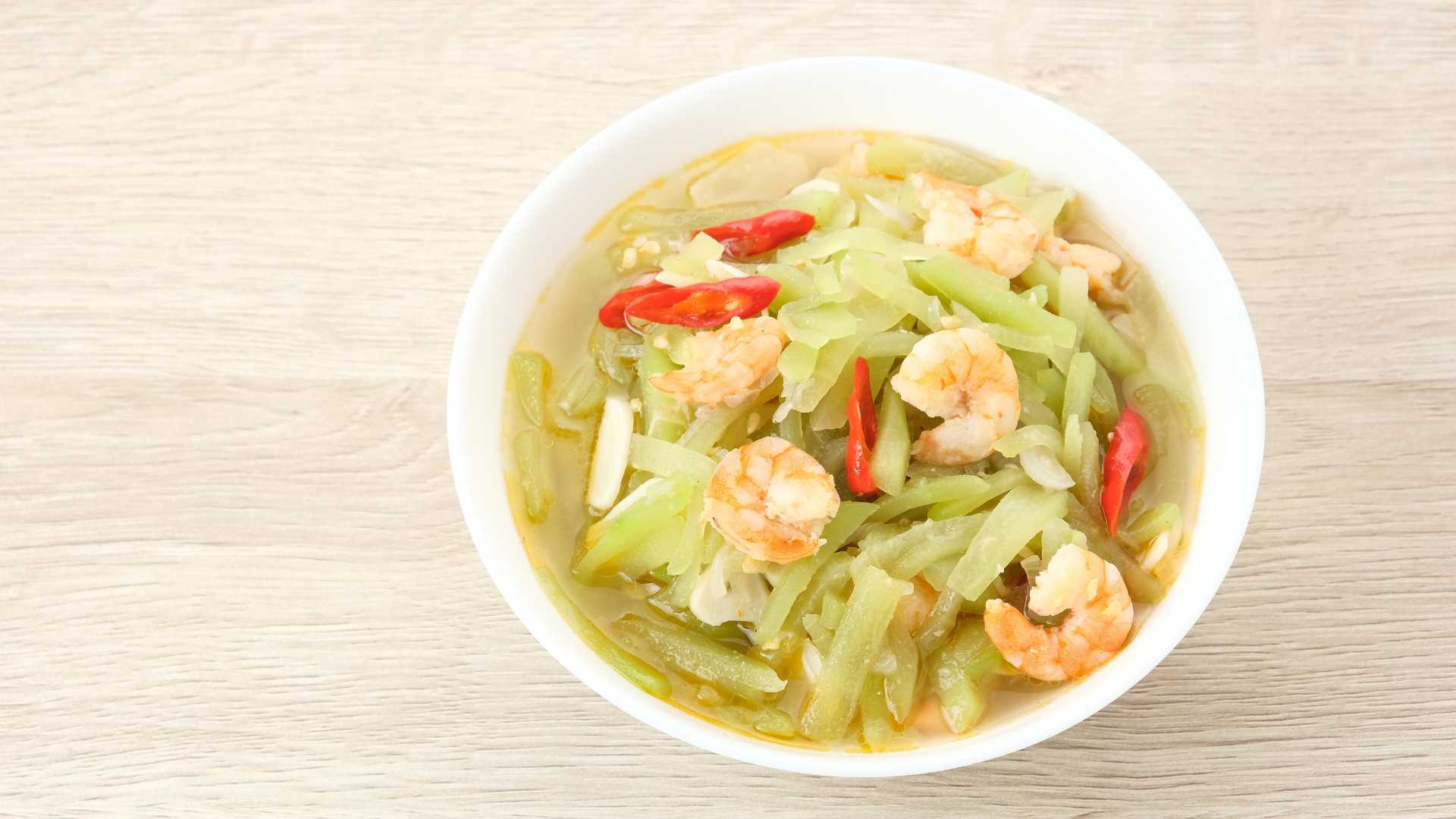 Shrimp squash soup is a dish rich in magnesium and tryptophan to help sleep well. Photo: Quang Minh