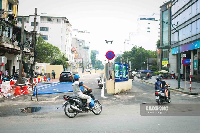 Yêu cầu thu gọn rào chắn đường sắt Nhổn – ga Hà Nội để giảm ùn tắc