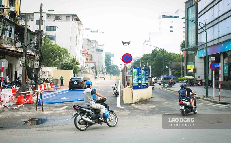 Expanding intersections to reduce congestion, 52 trees in Hanoi are ...