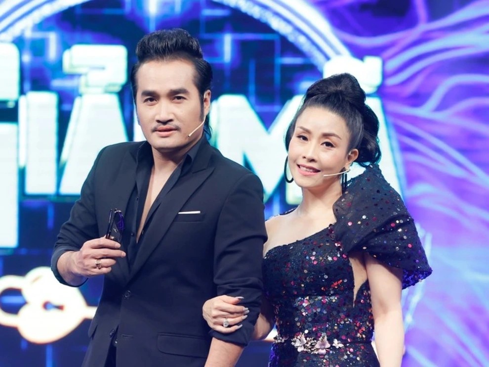 Artist Kieu Oanh and Meritorious Artist Hoang Nhat. Photo: Provided by the program