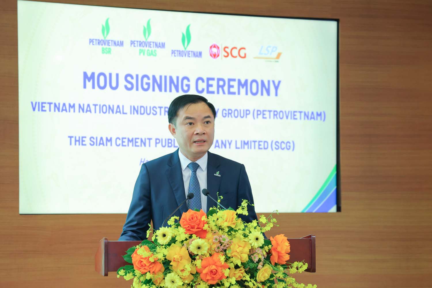 Tong Giam doc Petrovietnam Le Ngoc Son tin tuong, viec ky ket cac MOU the hien tam nhin dai han cua hai ben trong xay dung quan he doi tac chien luoc. Anh: Hien Anh.