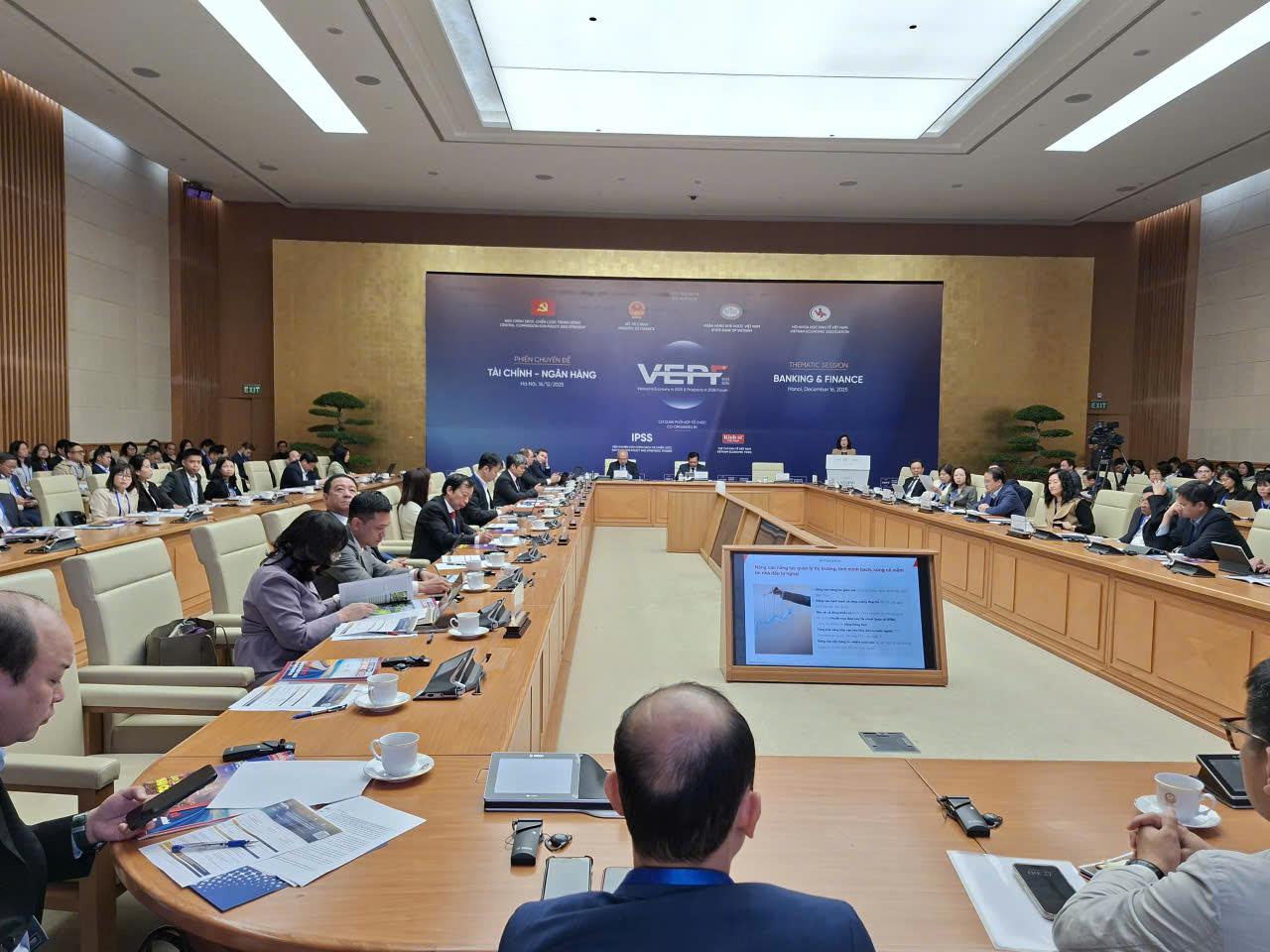 Overview of the financial - banking session at the Vietnam Economic Forum 2025, focusing on discussing solutions to mobilize and effectively use financial resources to promote economic growth. Photo: Luc Giang