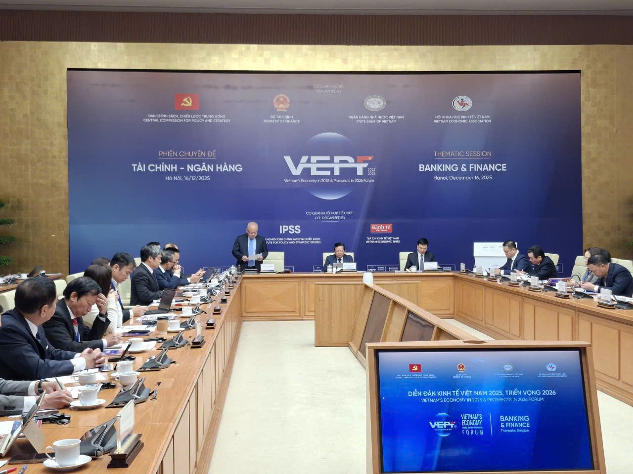 Ong Do Thanh Trung – Thu truong Bo Tai chinh phat bieu tai Dien dan. Anh: Luc Giang