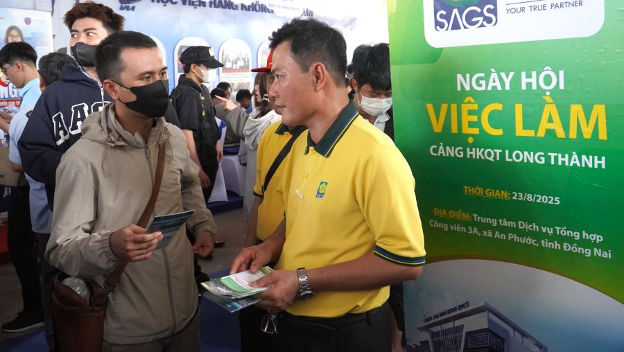 Recruiting workers for Long Thanh airport. Photo: HAC