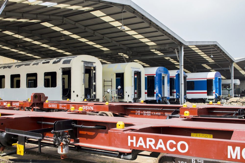 Nghi dinh so 319/2025/ND-CP quy dinh tieu chi lua chon to chuc, doanh nghiep Viet Nam duoc giao nhiem vu hoac duoc dat hang nhan chuyen giao cong nghe phuc vu du an duong sat. Anh: VGP