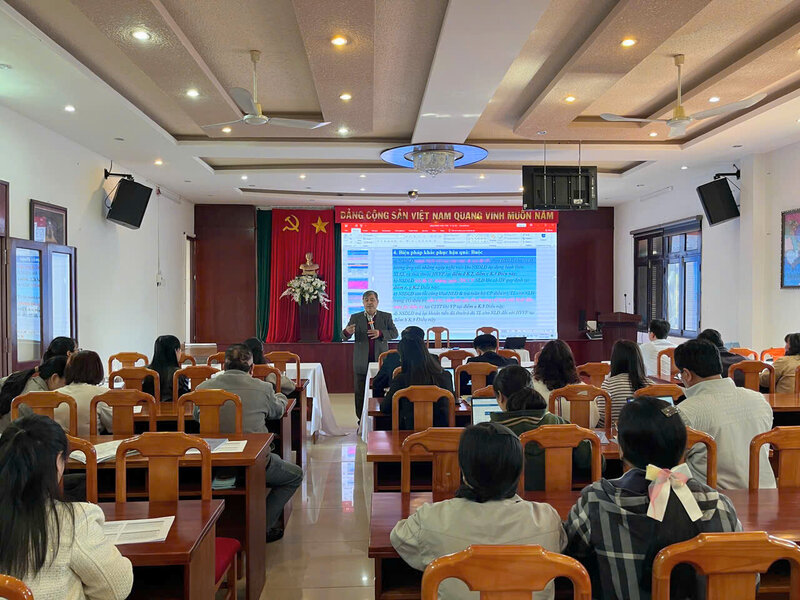 More than 100 labor arbitrators and labor mediators have been trained to improve their legal knowledge and skills in resolving labor disputes. Photo: Duc Lam