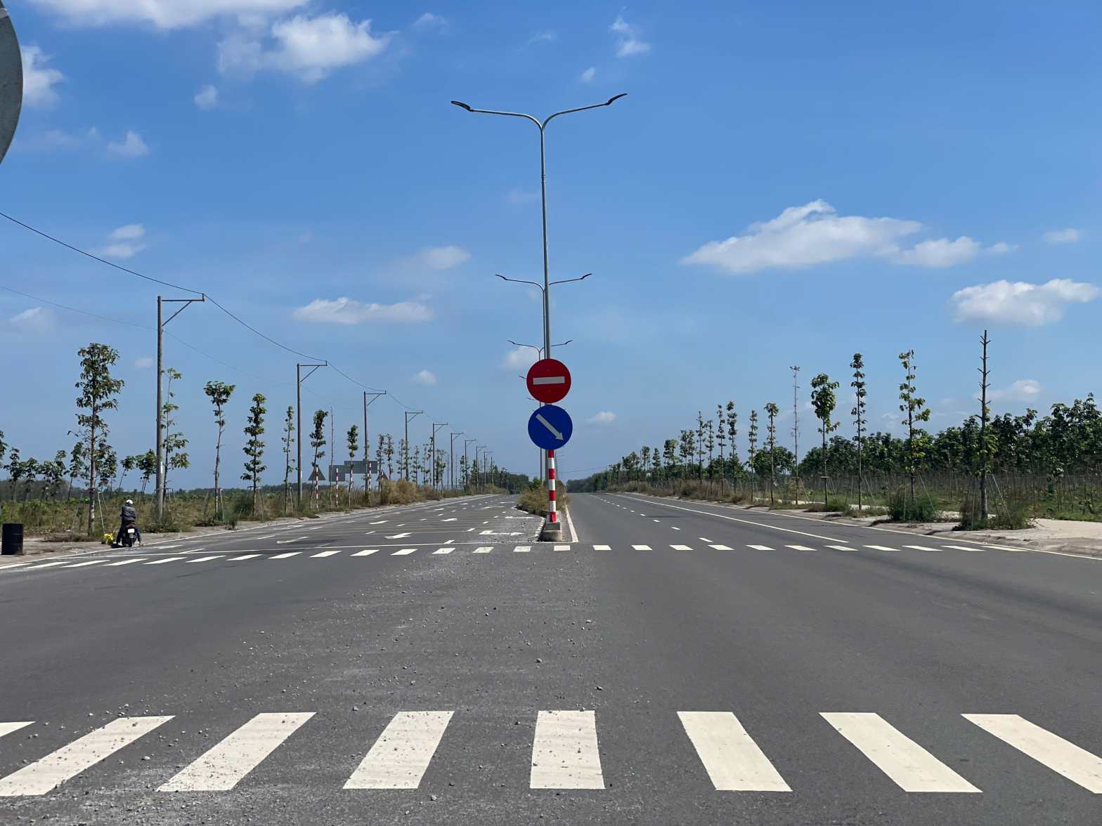 Tuyen duong se tao luc de phat trien cong nghiep, do thi phia Bac TPHCM. Anh: Dinh Trong