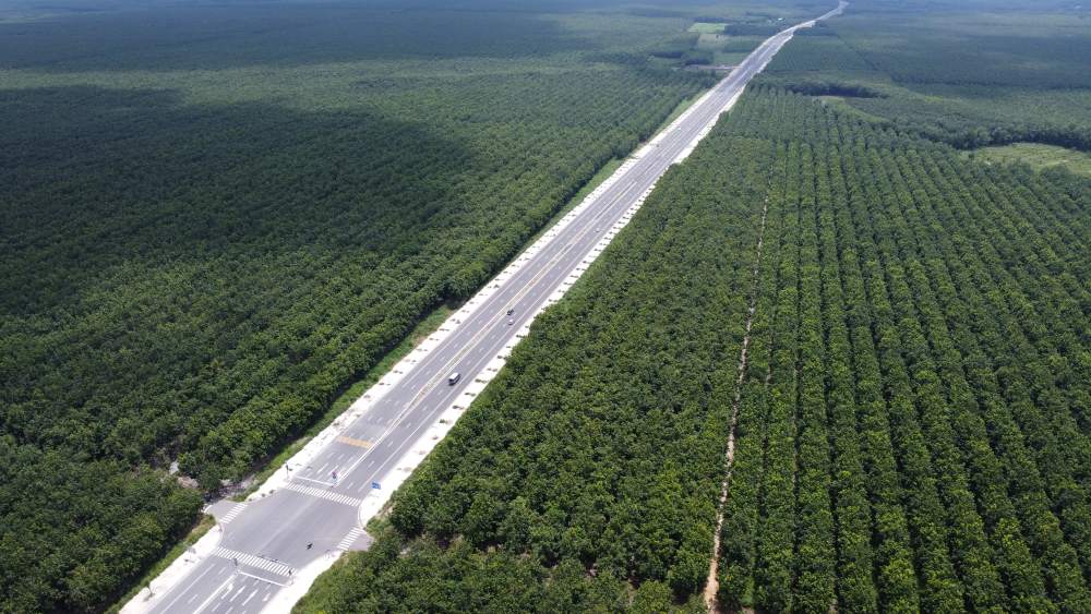 Tuyen duong dai gan 50 km. Anh: Dinh Trong