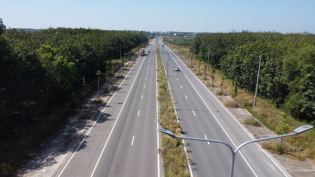 Duong Tao luc Bac Tan Uyen - Phu Giao - Bau Bang doan di qua Phu Giao. Anh: Dinh Trong