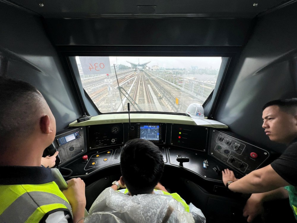 Gradually forming an independent and autonomous railway industry. Photo: Pham Dong