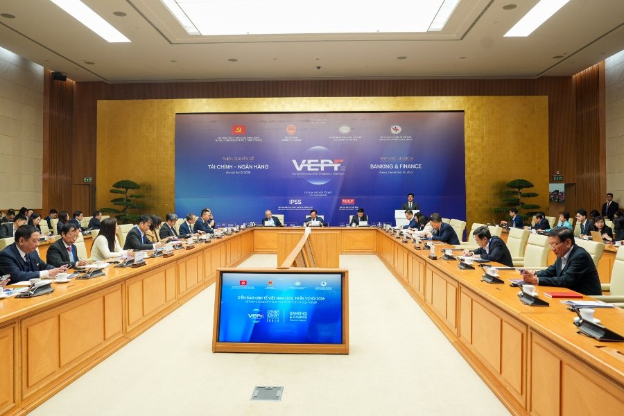 Overview of the financial - banking session at the Vietnam Economic Forum 2025, including mention of the stock market. Photo: Organizing Committee
