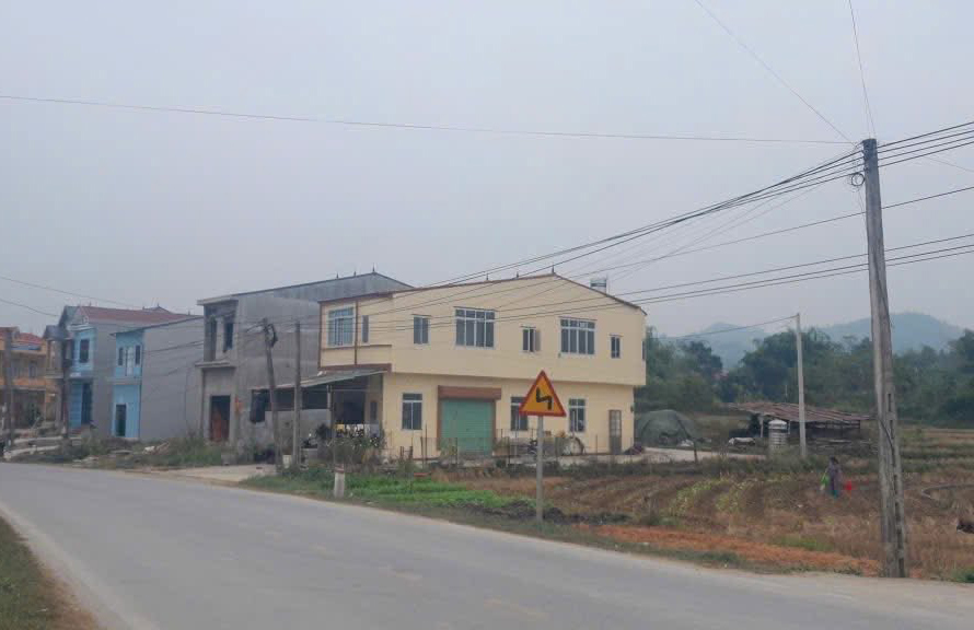8 plots of land along Ho Chi Minh Road are about to be auctioned. Photo: Hoa An commune