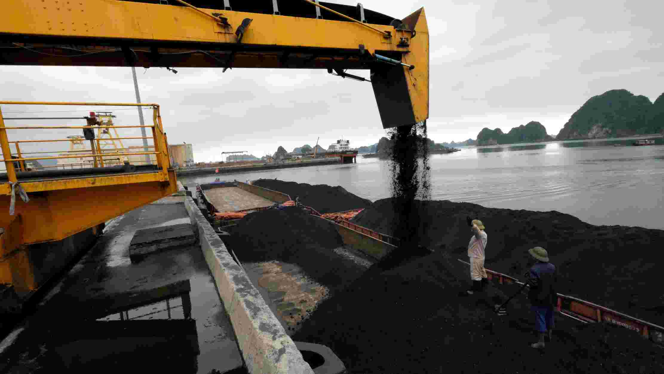 TKV's coal sales are to power plants in the Port under the Logistics Company and Cam Pha Port. Photo: Tran Ngoc Duy