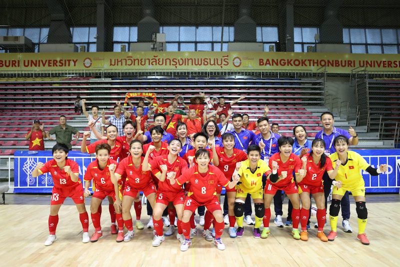 The Vietnam women's futsal team will face the Philippines in the semi-final of the 33rd SEA Games. Photo: Quoc Khanh