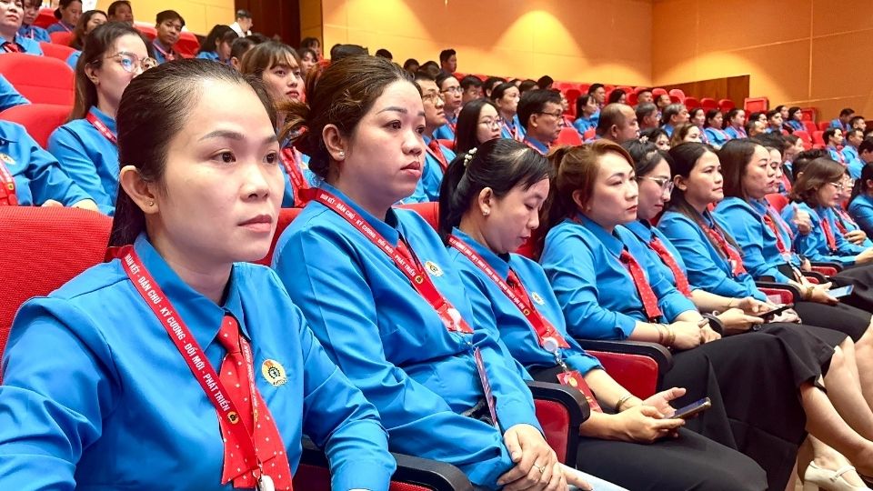 298/300 Dai bieu dai dien cho hon 169.000 doan vien tren dia ban toan tinh du Dai hoi Cong doan tinh Vinh Long lan thu I, nhiem ky 2025 - 2030. Anh: Hoang Loc