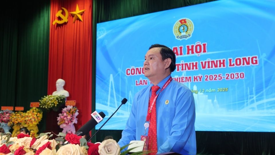 Mr. Nguyen Phuc Linh - Chairman of the Vinh Long Provincial Federation of Labor delivered the opening speech at the Congress. Photo: Hoang Loc