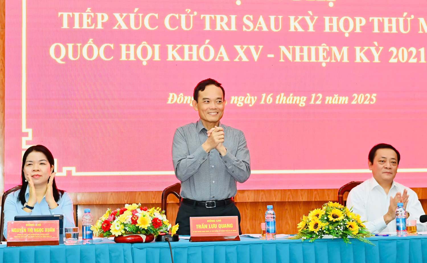 Ho Chi Minh City Party Secretary Tran Luu Quang met with voters in Dong Hoa ward. Photo: Viet Dung