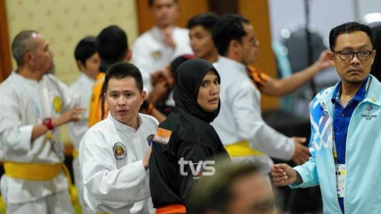 The coaching staff of the pencak silat team was upset with the referee at the 33rd SEA Games. Photo: Cut from video