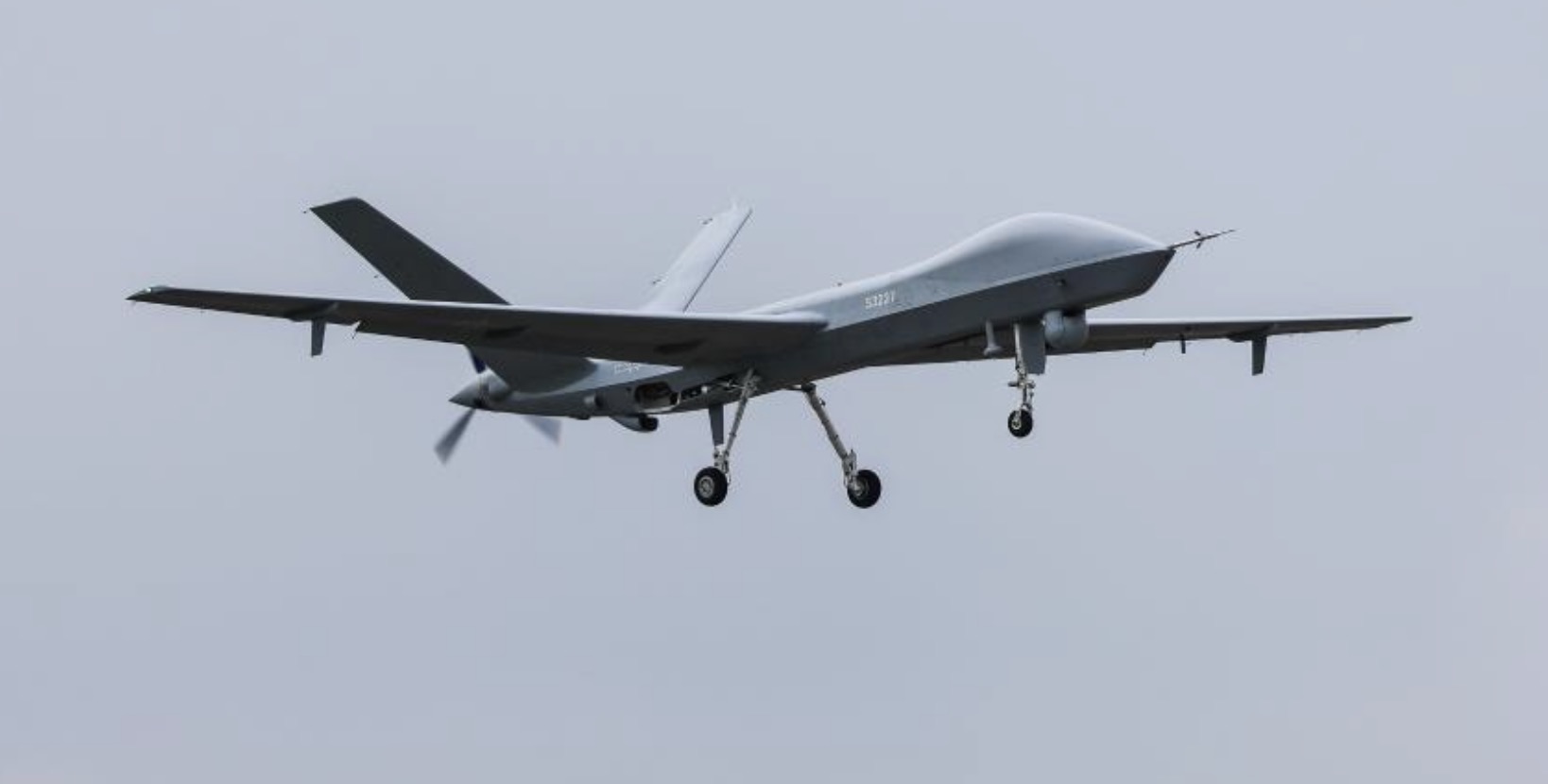 UAV fighter jets perform at an airshow. Photo: Xinhua