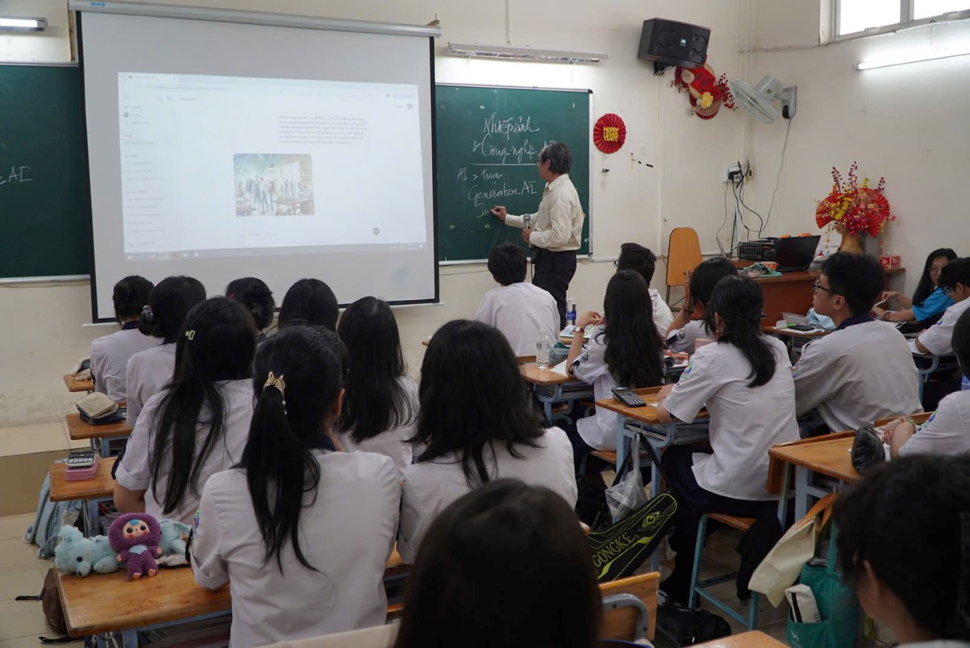 Ho Chi Minh City students in a class on Artificial Intelligence (AI). Photo: Chan Phuc