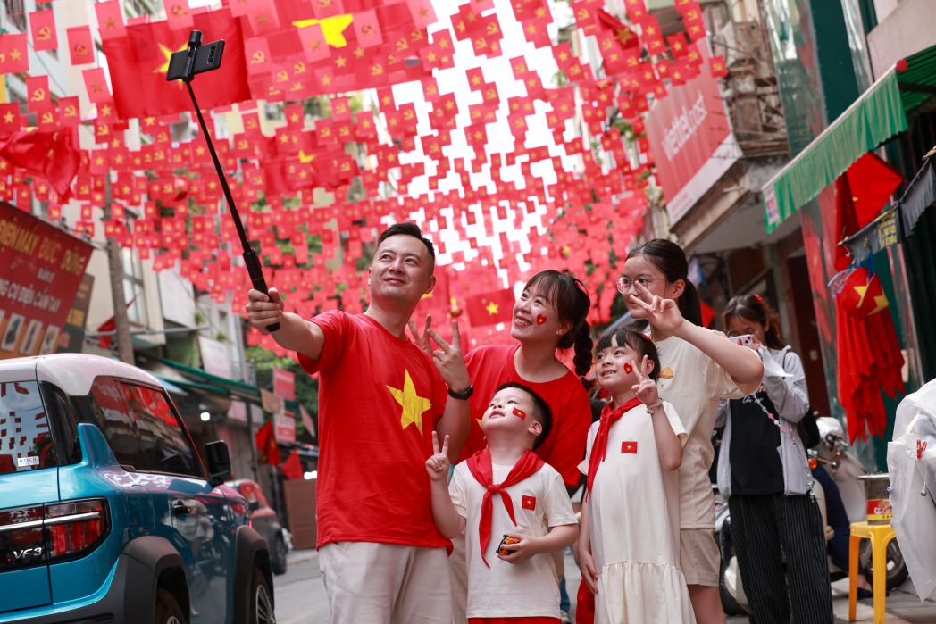 The number of tourists and revenue increased sharply, contributing to Hanoi's GRDP surpassing the 8% mark. Photo: Hai Nguyen