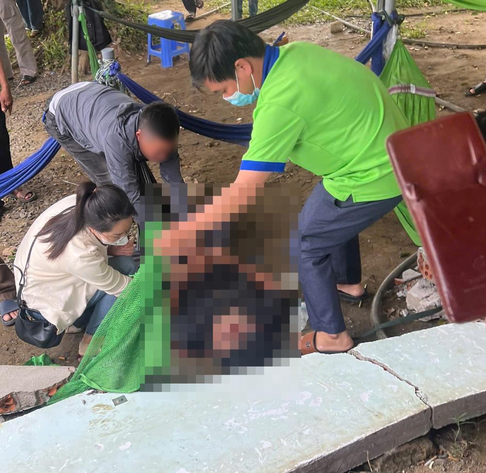 Mot nan nhan bi tuong sap de. Anh: Bao Lam