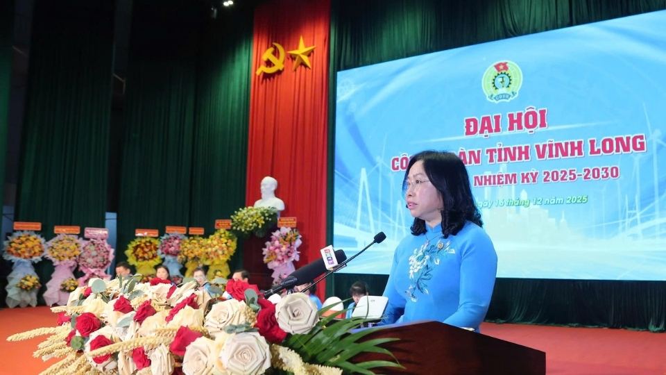 Ms. Thai Thu Xuong, Permanent Vice President of the Vietnam General Confederation of Labor, gave a speech at the Congress. Photo: Hoang Loc