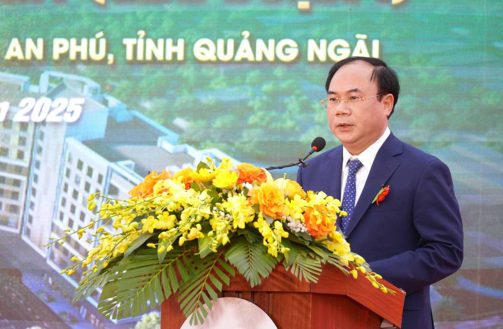 Thu truong Bo Xay dung Nguyen Van Sinh. Anh: Minh Phuc.