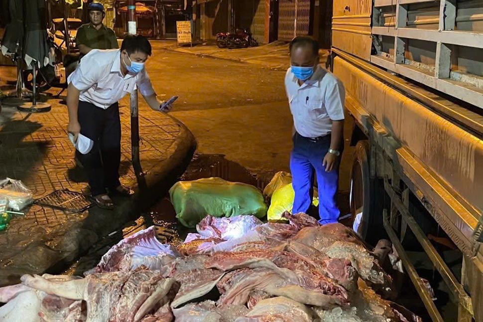 Luc luong chuc nang ngan thit lon nghi nhiem benh tuon ra thi truong. Anh: Chi cuc Chan nuoi va Thu y