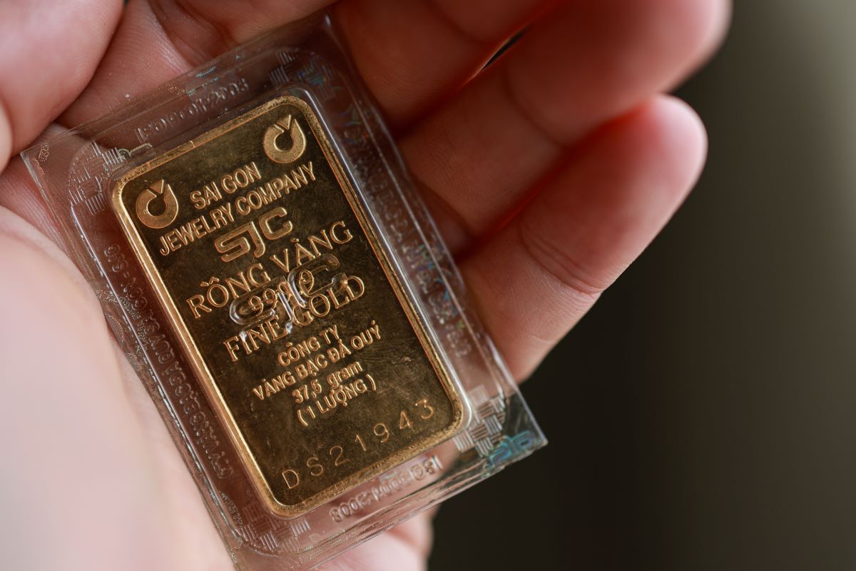 Le prix du lingot d'or SJC se negocie entre 153,6 et 155,6 millions de VND/tael (achat - vente). Photo de : Hai Nguyen