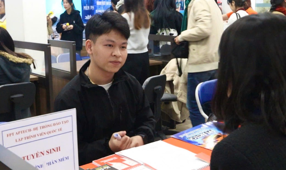 Theo anh Ma Van Tung, bat ki sinh vien cong nghe thong tin nao cung can cai thien nhat ky nang lap trinh, tu duy logic. Anh: Quynh Chi