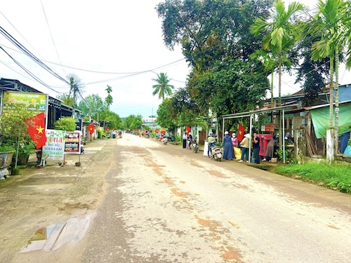 国家目標プログラムは、山岳地帯の景観を変えたいという願望を持って、ダナン西部に押し寄せています。写真:Tra No